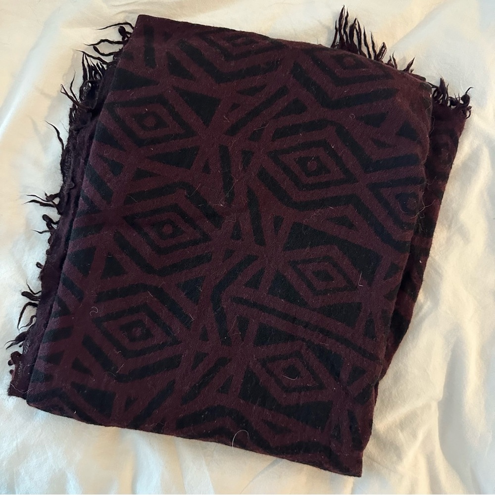 Aritzia Wilfred triangle blanket scarf
